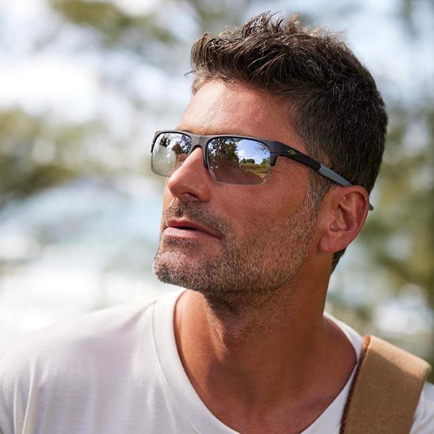 "گربه‌ای،قوس‌دار و ورزشی"