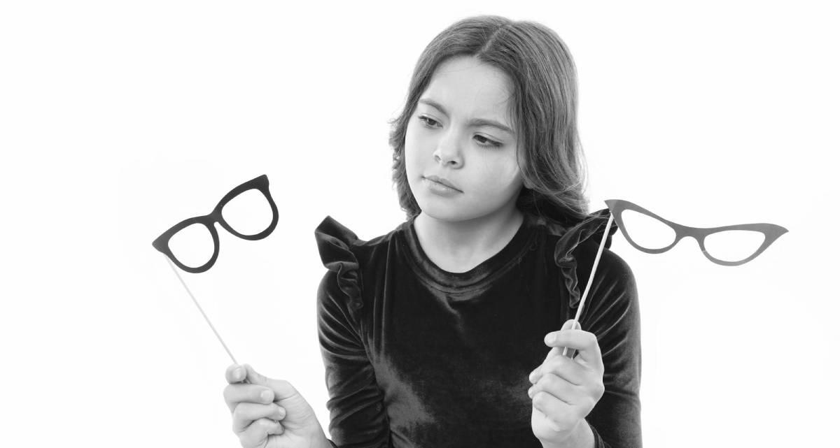 خطرات و معایب خرید عینک فیک برای چشم