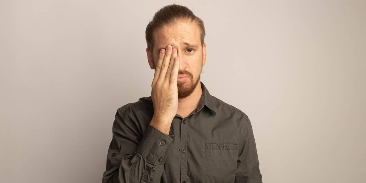 آشغال رفتن در چشم